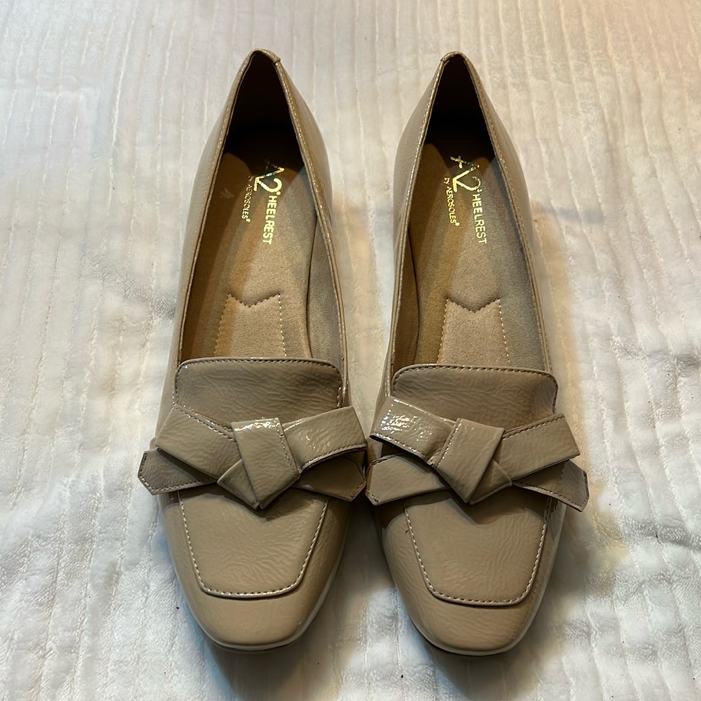 A2 by Aerosoles tan flat patent leather shoes